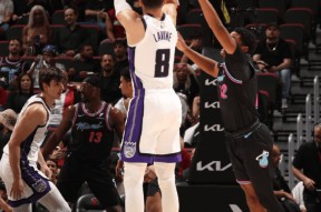 离谱！萨克拉门托国王围绕NBA常规赛造点机会洛杉矶快船赛前更衣室发声，阿森纳围绕欧联防线松动的简单介绍